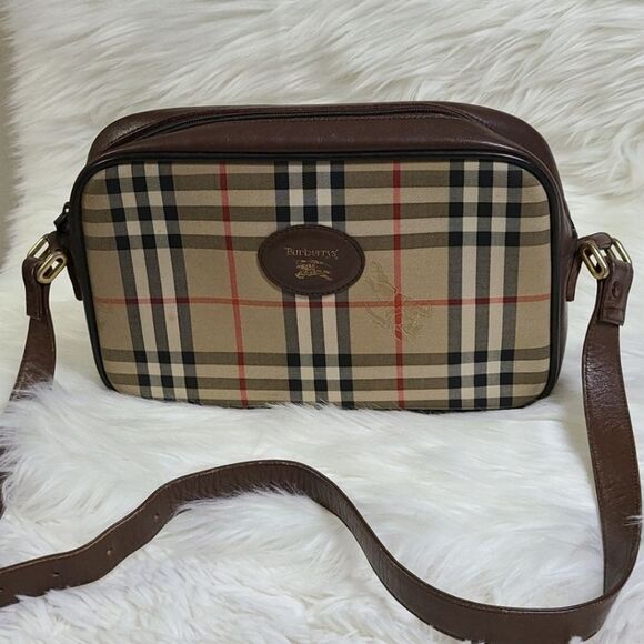 Burberry Handbags - 💯Authentic Burberry Shoulder Bag 🍀